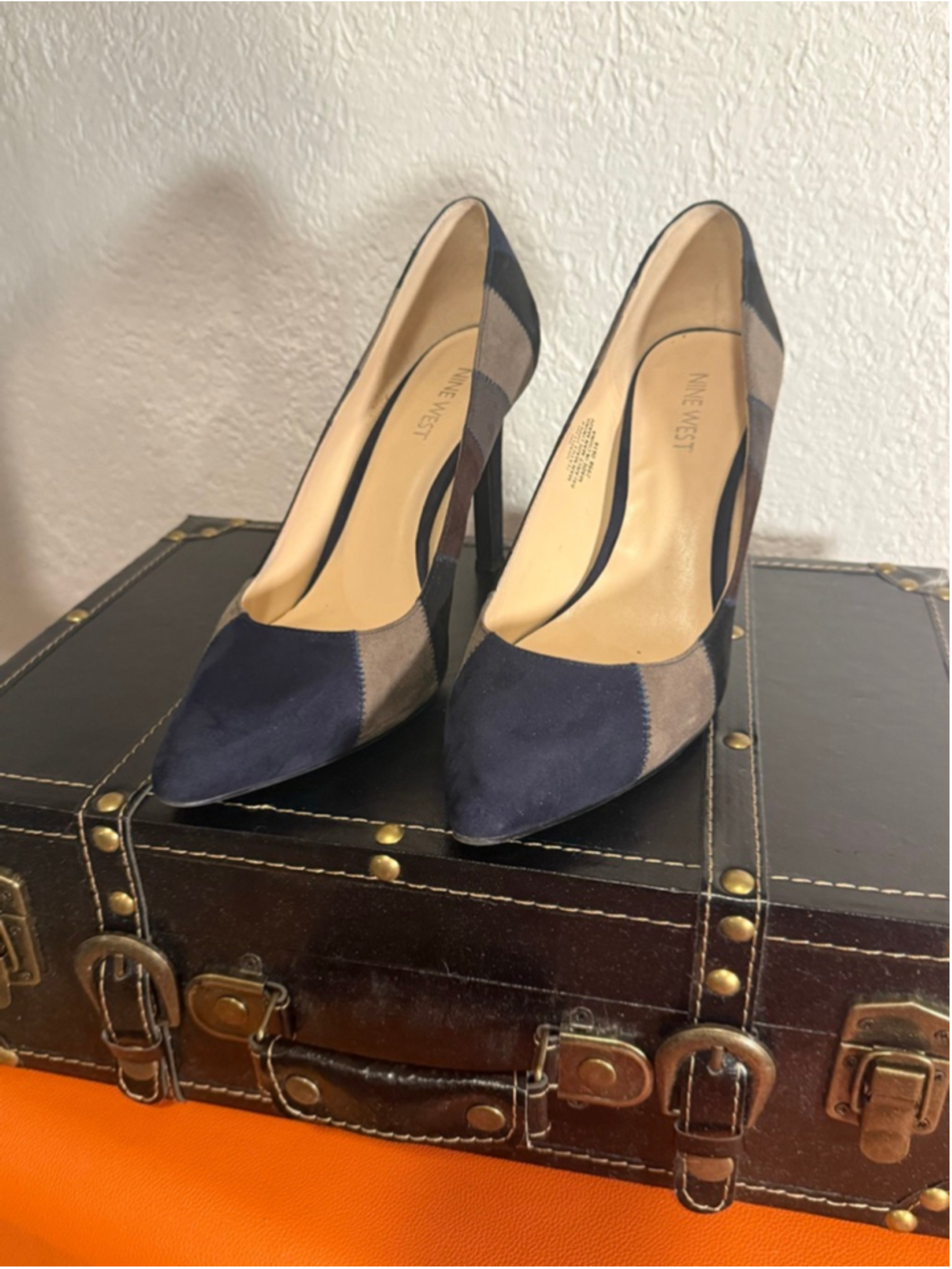 Preowned, Woman’s Nine West suede color block heels in blue and tan tones, size9